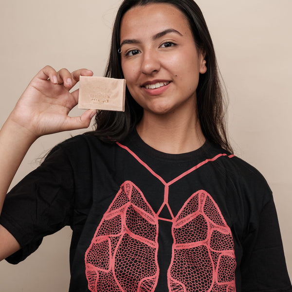 Kit camisa Pulmão do Universo + sabonete corporal MOMA | TUCUM