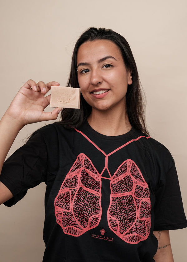 Kit camisa Pulmão do Universo + sabonete corporal MOMA | TUCUM