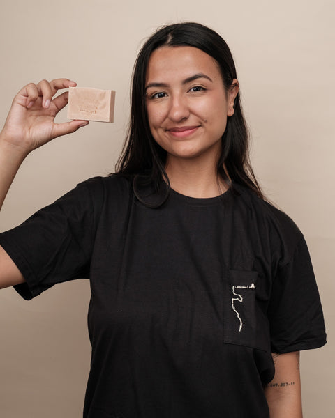 Kit camisa 24 povos + sabonete corporal MOMA | TUCUM