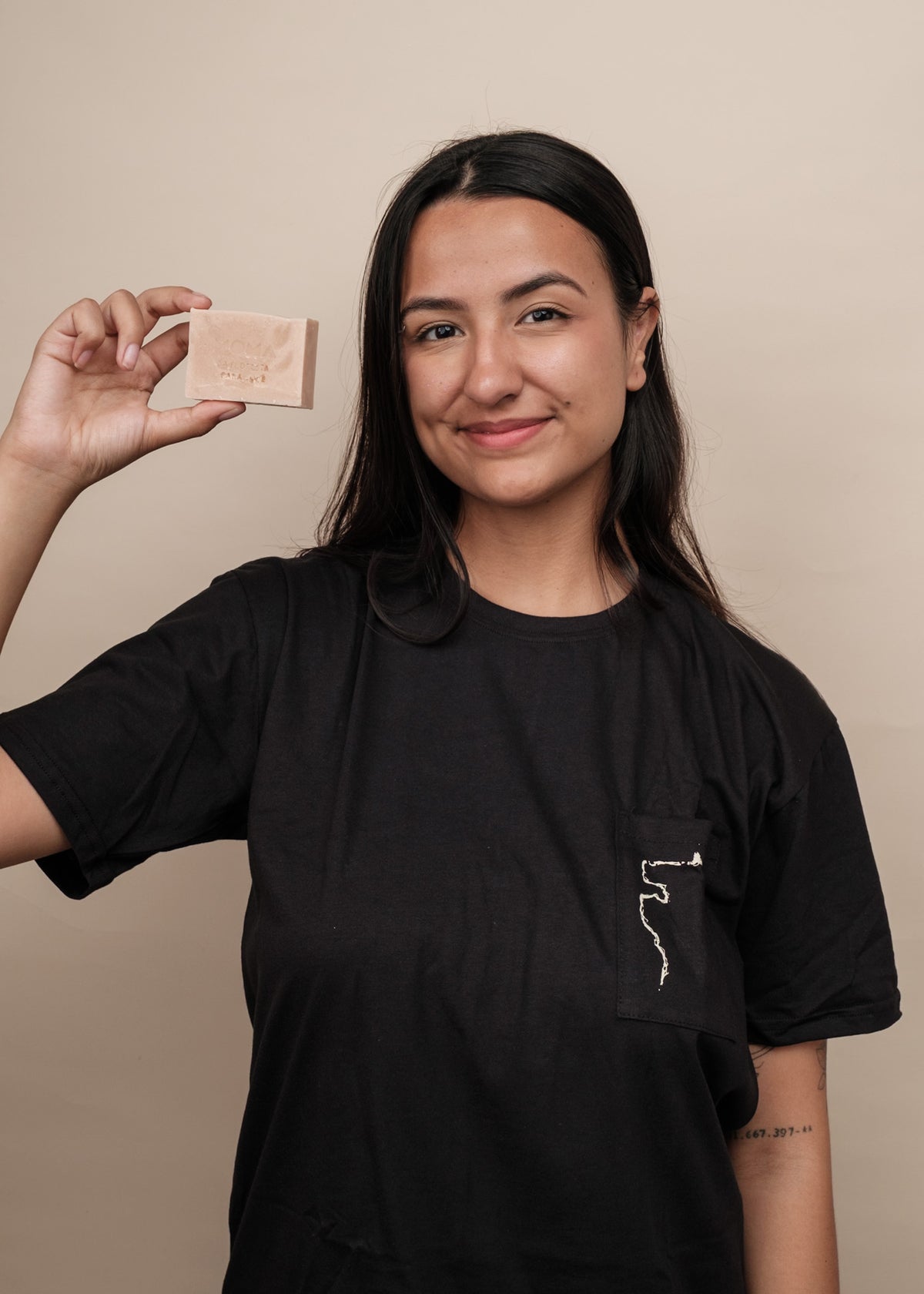 Kit camisa 24 povos + sabonete corporal MOMA | TUCUM