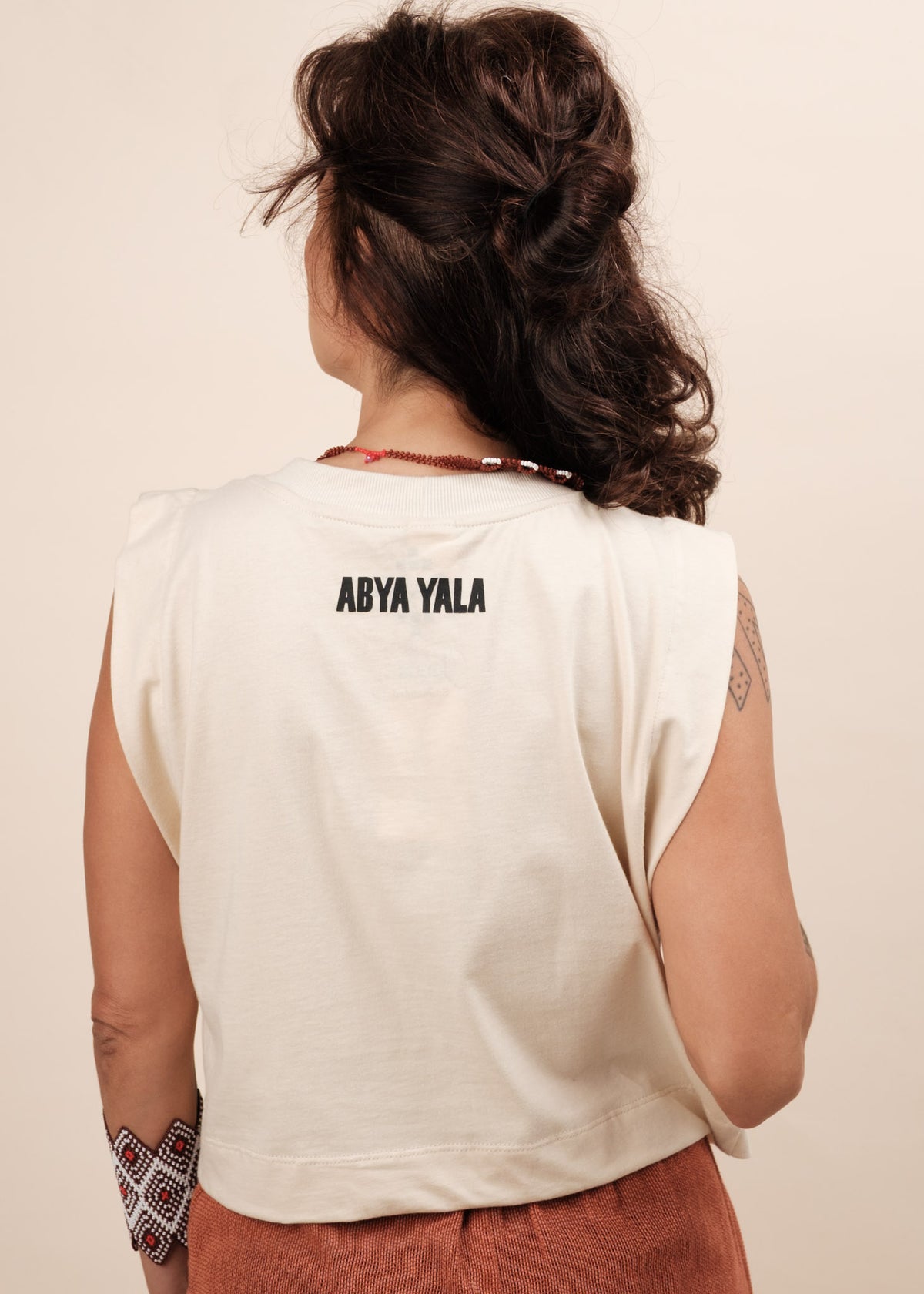 CROPPED ABYA YALA - BEGE (PP) | NALIMO