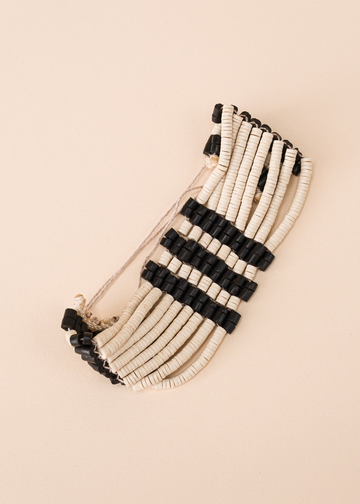 Pulseira ajustável de Tucum e PVC | Marubo
