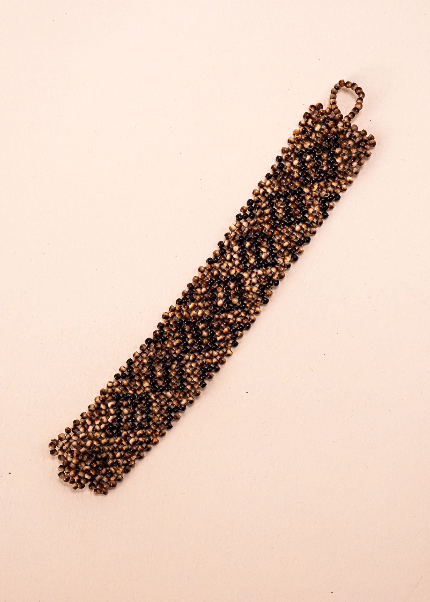 Pulseiras_Indigenas_068_4978abcb-8e13-40a3-84a6-1cfb9cc69f79_pulseira-kraho+indigena-comprar-banner-site-tucum