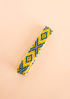 Pulseira de miçangas azul, verde e branco feita pelo povo Waurá, artesanato indígena brasileiro