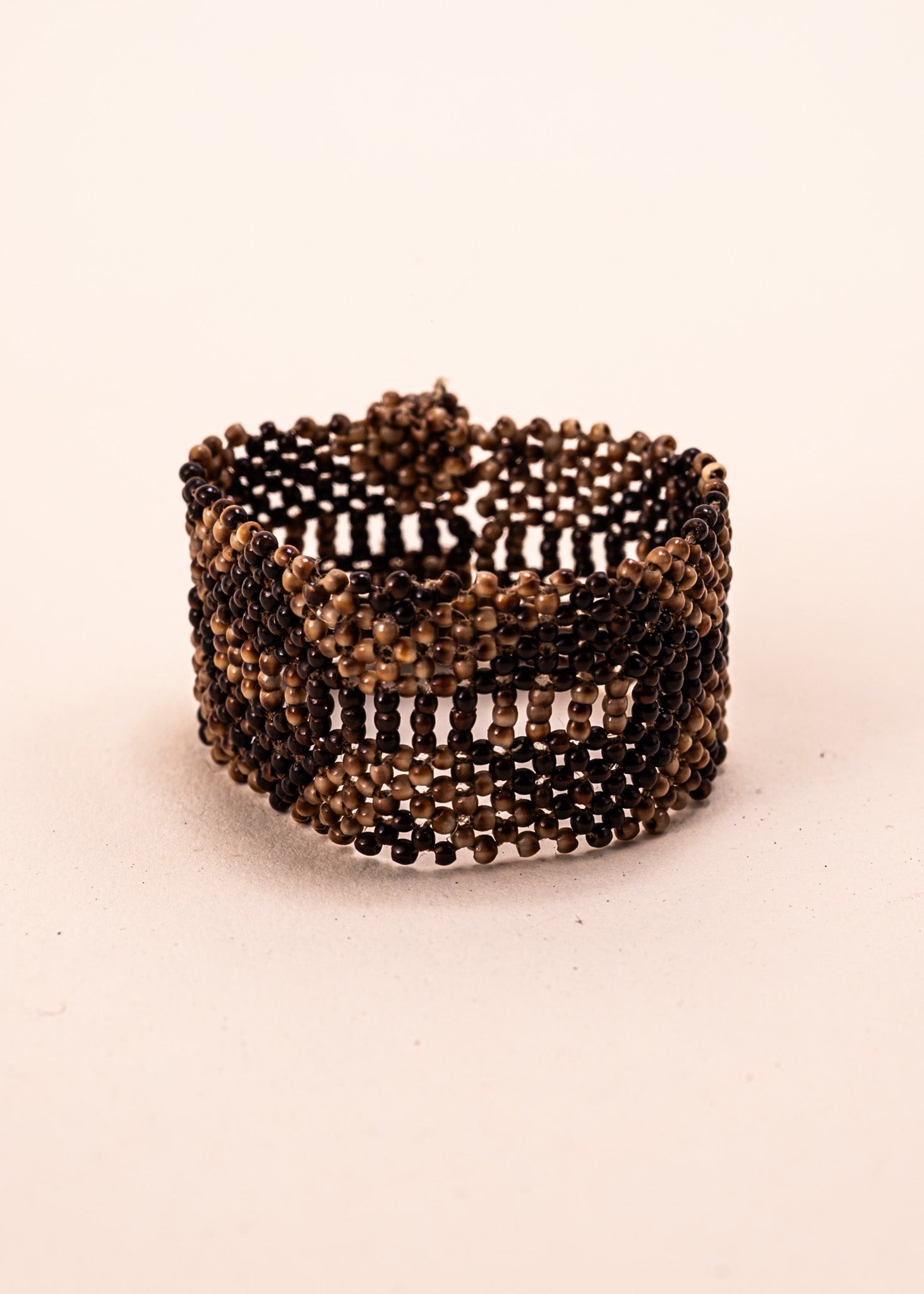 Pulseiras_Indigenas_083_bb99fabb-bde9-4314-9164-d68348745b7f_ pulseira-kraho+indigena-comprar-banner-site-tucum