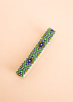 Pulseira de miçangas azul,verde e amarela feita pelo povo Waurá, artesanato indígena brasileiro