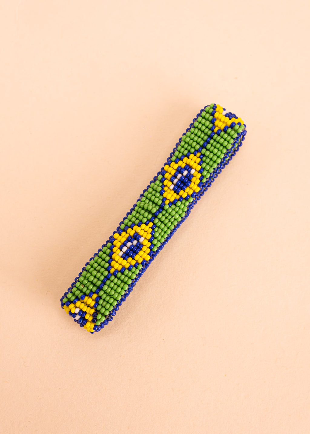 Pulseira de miçangas azul,verde e amarelo feita pelo povo Waurá, artesanato indígena brasileiro