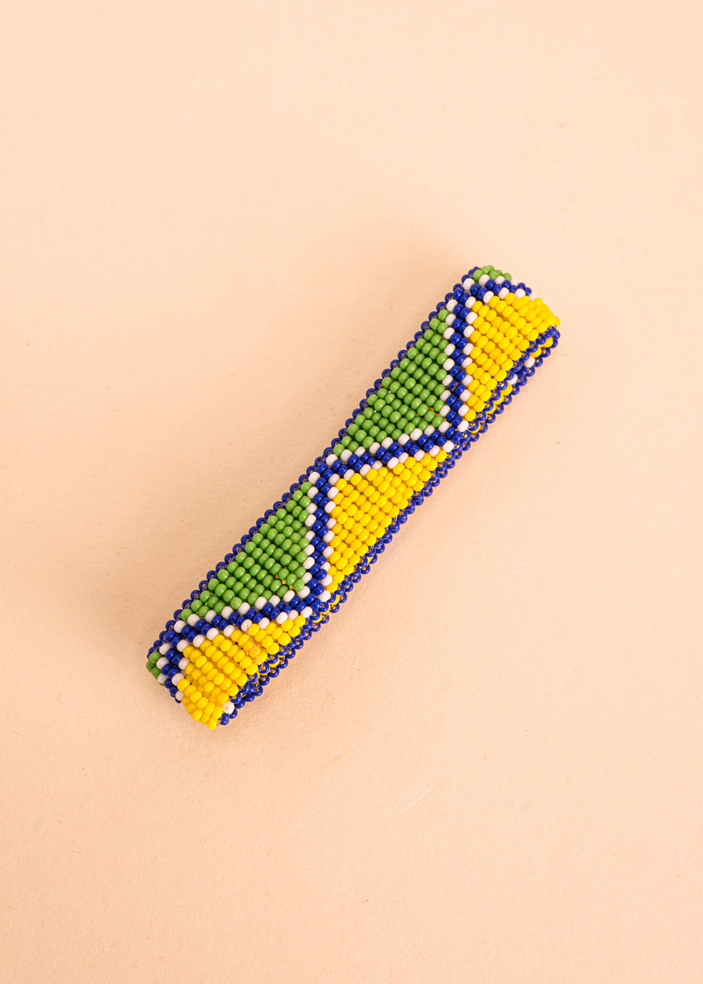 Pulseira de miçangas azul,verde e amarelo feita pelo povo Waurá, artesanato indígena brasileiro