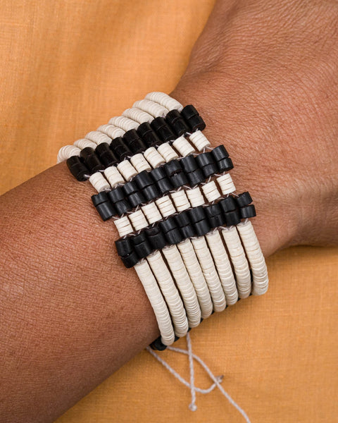 Pulseira ajustável de Tucum e PVC | Marubo