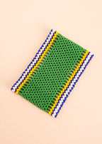 Pulseira de miçangas verde feita pelo povo Waurá, artesanato indígena brasileiro