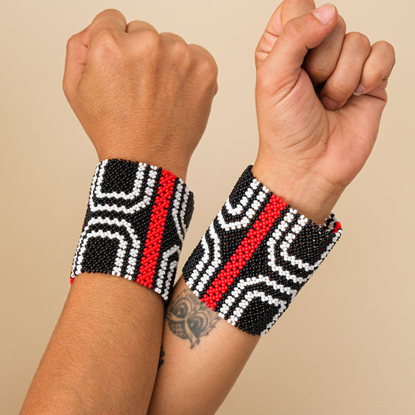 Pulseiras_Indigenas_149_2_03fcb6f6-8506-4a18-bfd8-a27fdf80a166_pulseira-waura+indigena-comprar-banner-site-tucum