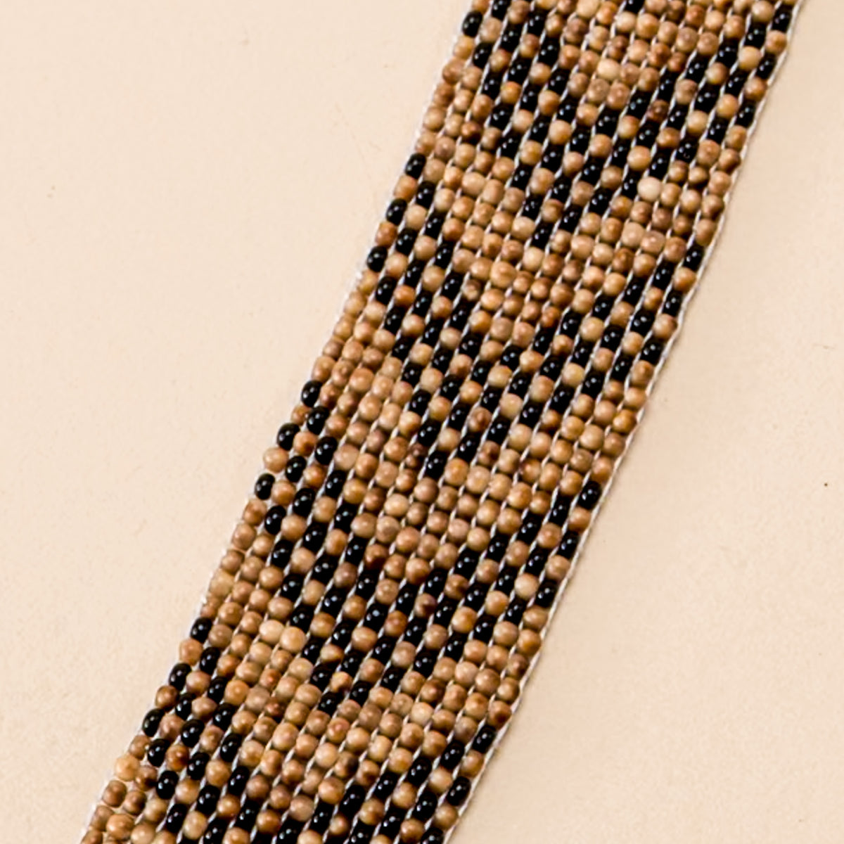 Pulseira de Miçangas e Sementes | Gavião