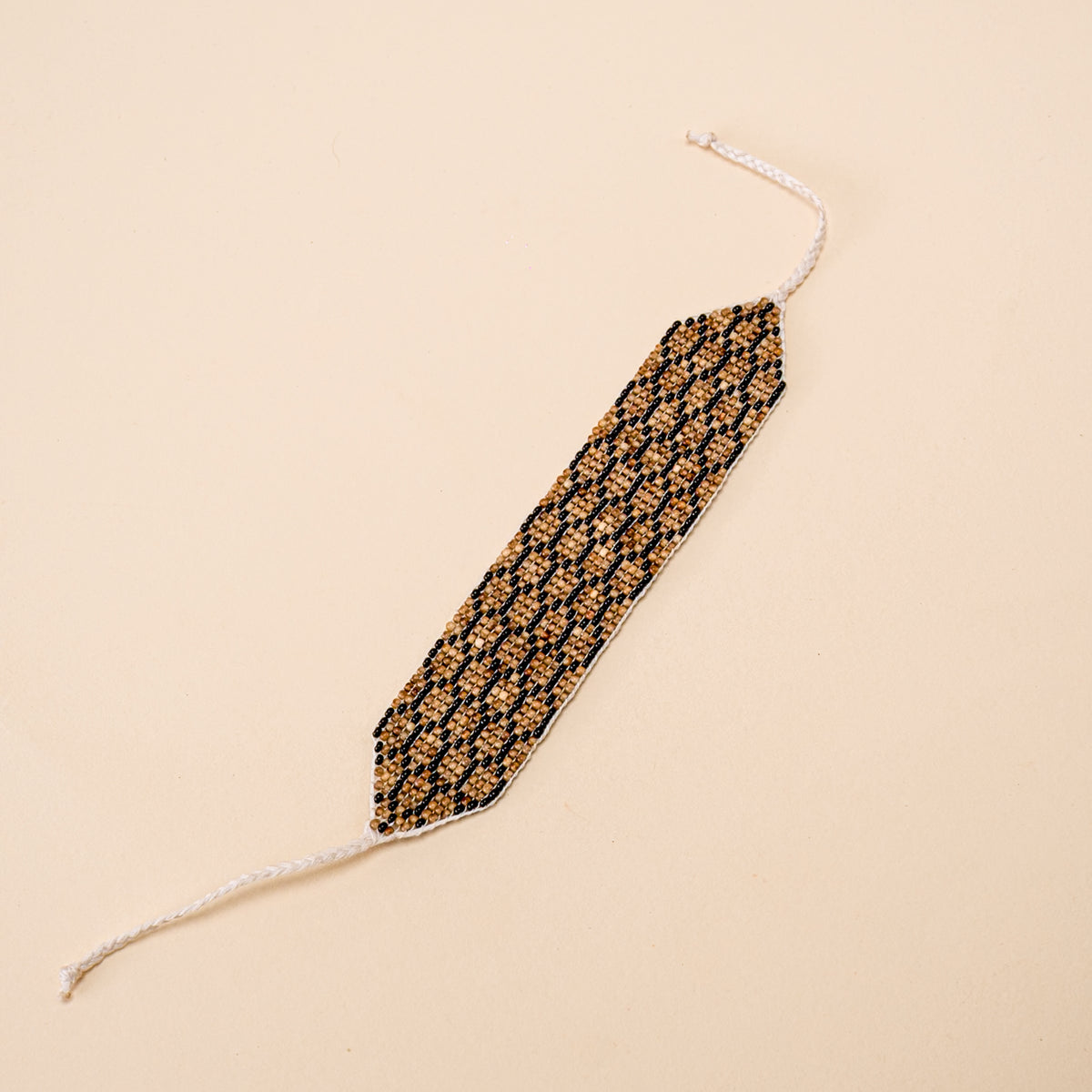 Pulseira de Miçangas e Sementes | Gavião