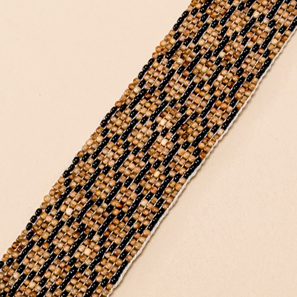 Pulseira de Miçangas e Sementes | Gavião