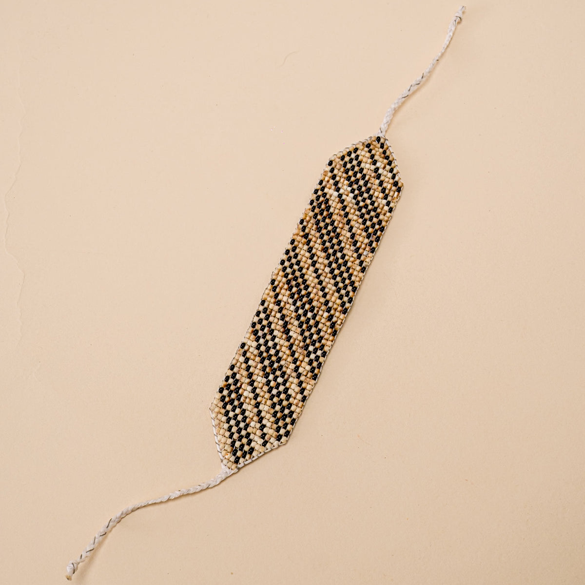 Pulseira de Miçangas e Sementes | Gavião