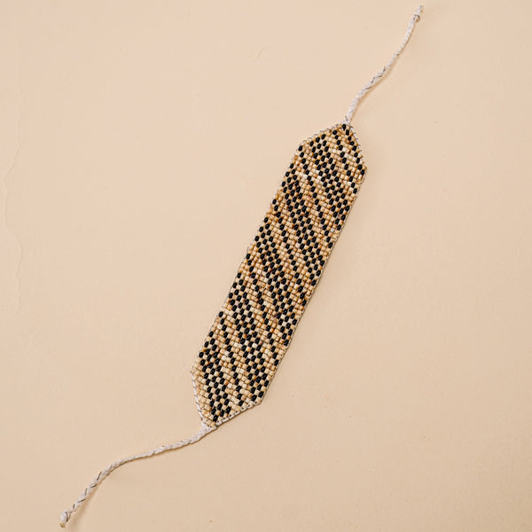 Pulseira de Miçangas e Sementes | Gavião