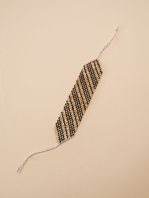 Pulseira de Miçangas e Sementes | Gavião