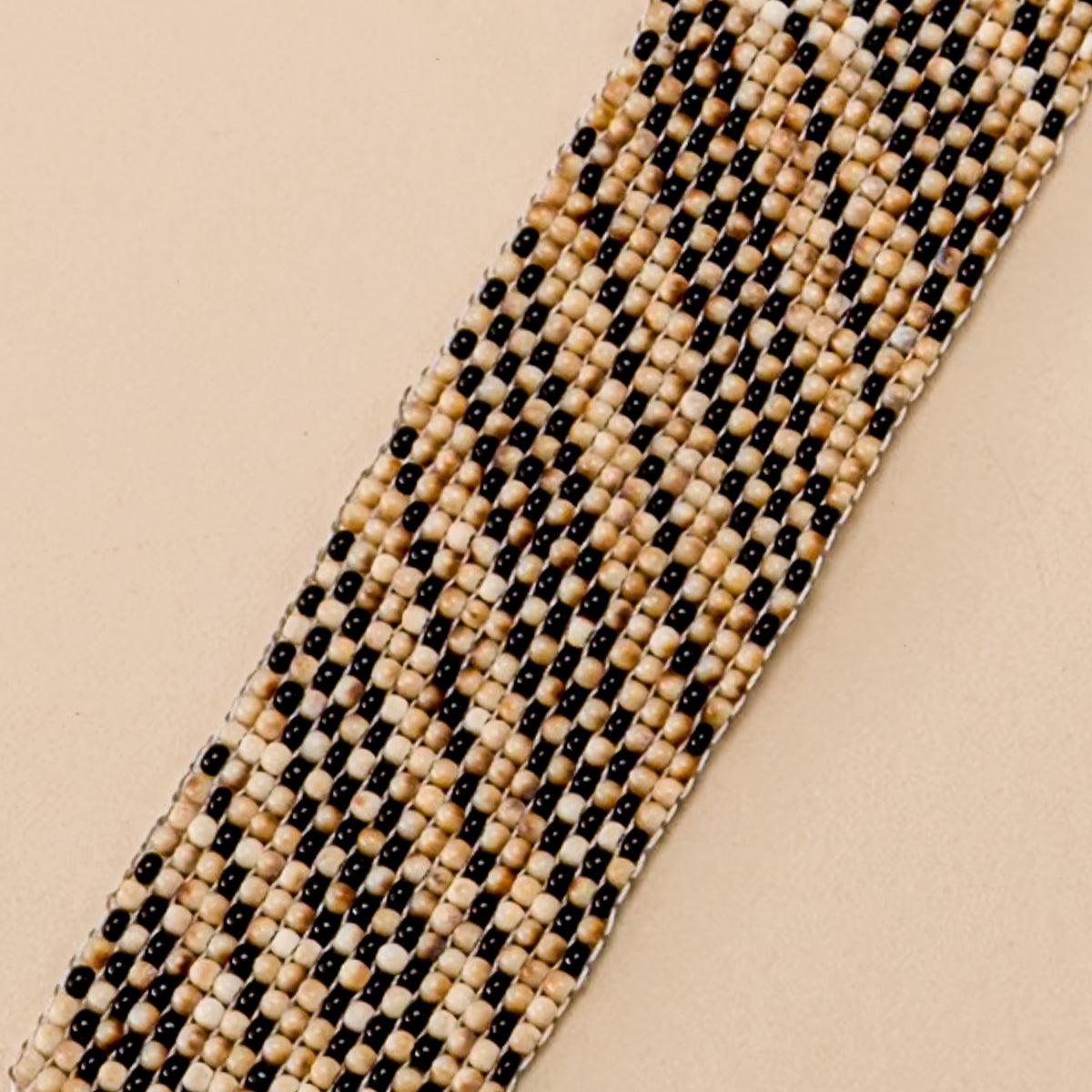 Pulseira de Miçangas e Sementes | Gavião