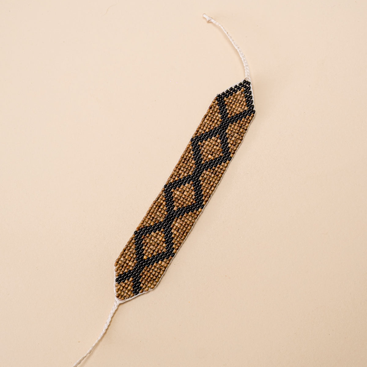 Pulseira de Miçangas e Sementes | Gavião