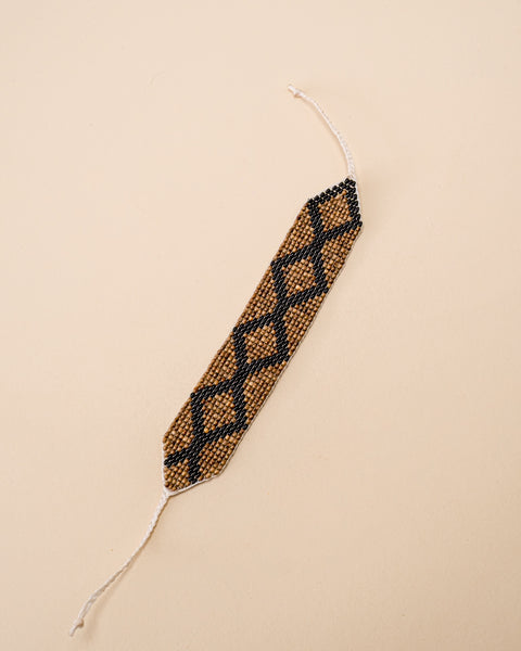 Pulseira de Miçangas e Sementes | Gavião