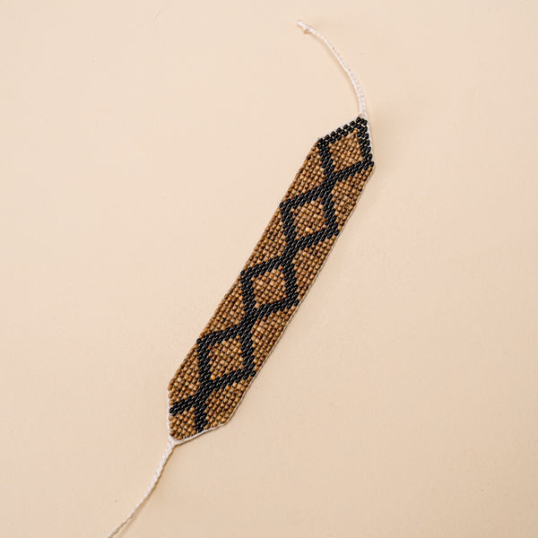 Pulseira de Miçangas e Sementes | Gavião