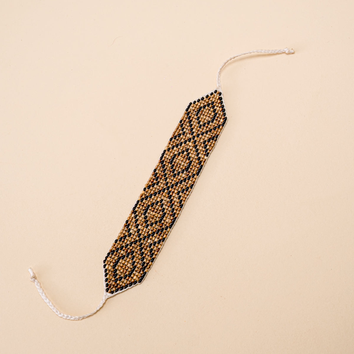 Pulseira de Miçangas e Sementes | Gavião