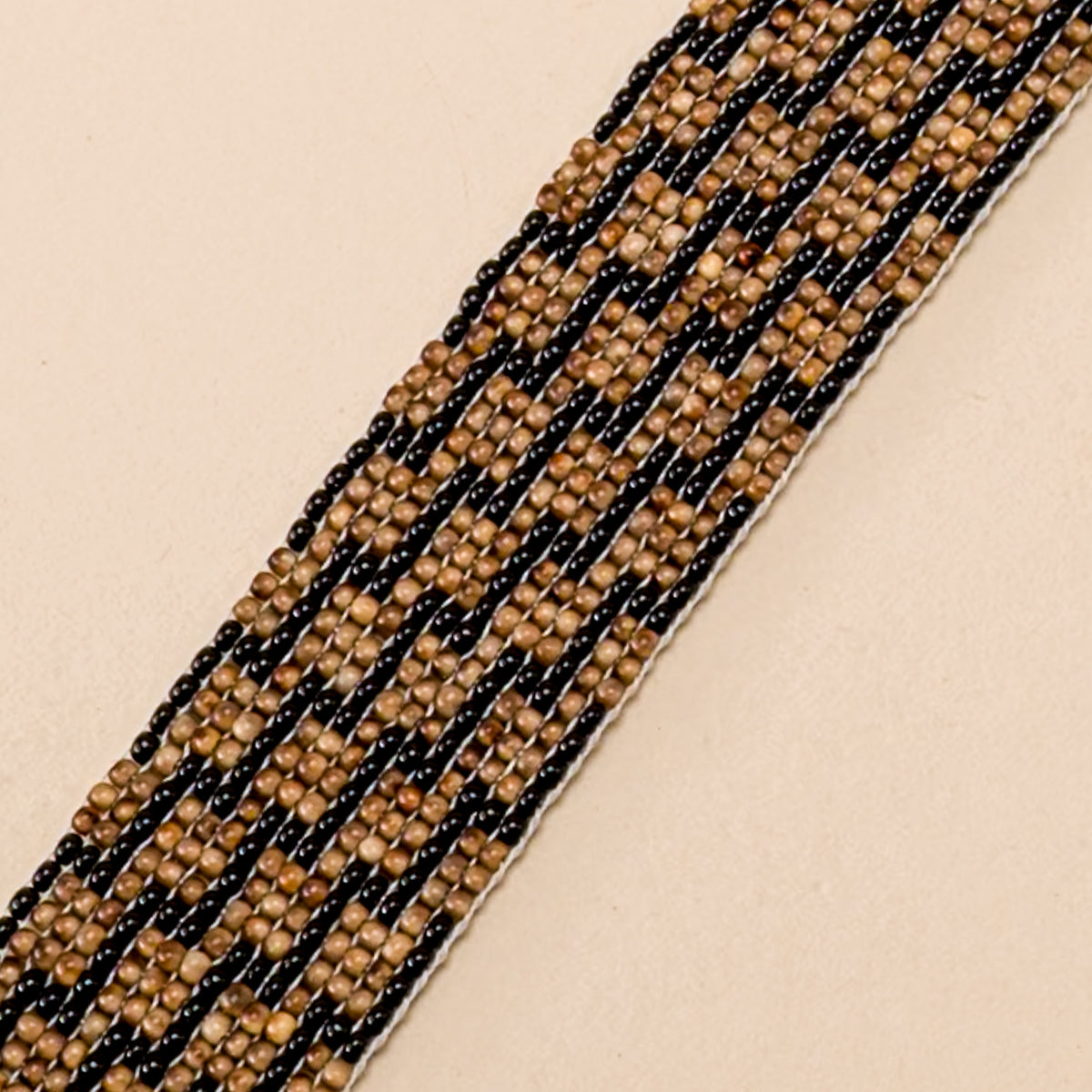 Pulseira de Miçangas e Sementes | Gavião