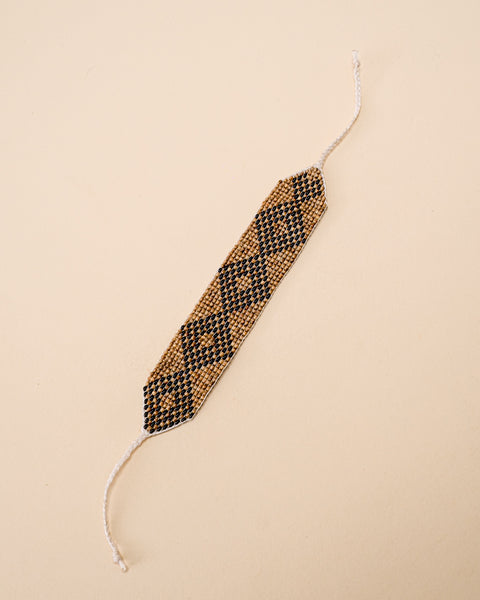 Pulseira de Miçangas e Sementes | Gavião