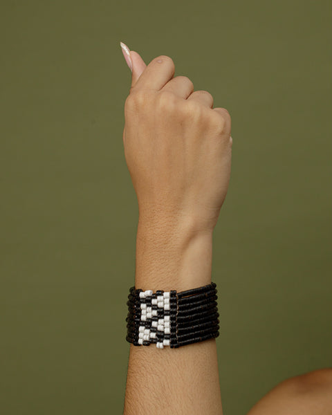 Pulseira ajustável de Tucum e PVC | Marubo