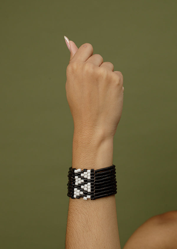 Pulseira ajustável de Tucum e PVC | Marubo