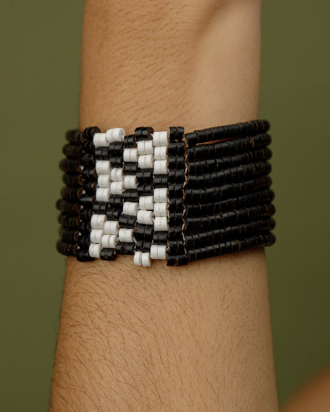 Pulseira ajustável de Tucum e PVC | Marubo