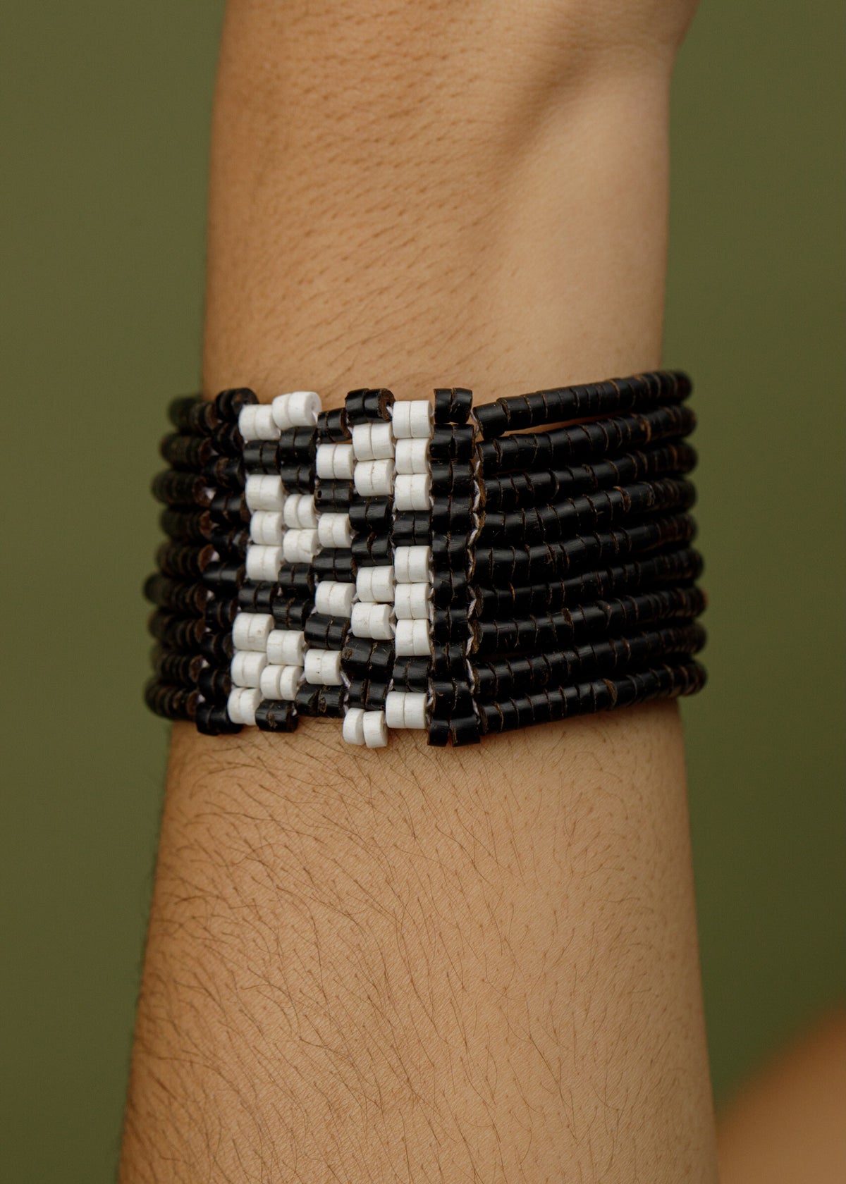 Pulseira ajustável de Tucum e PVC | Marubo