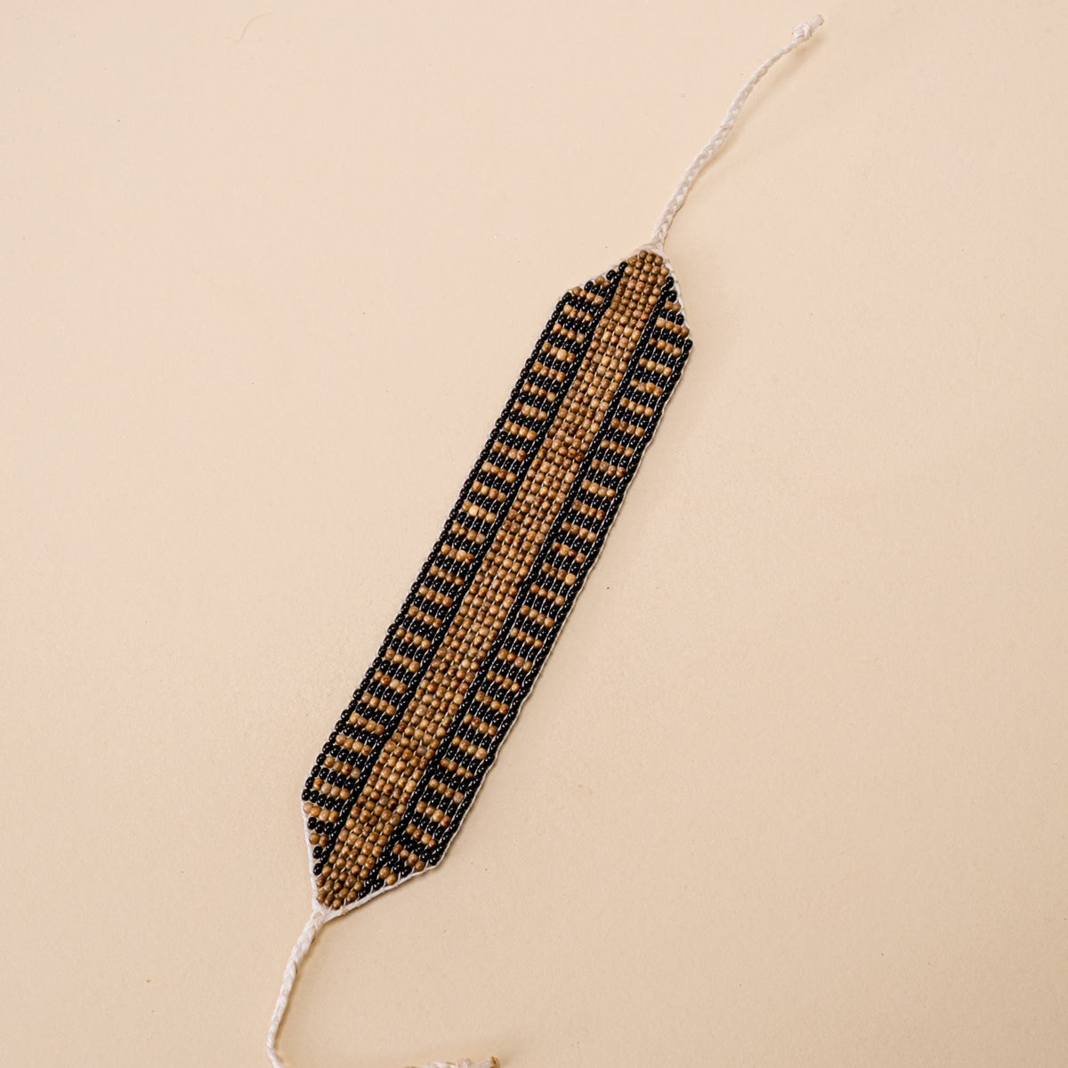 Pulseira de Miçangas e Sementes | Gavião