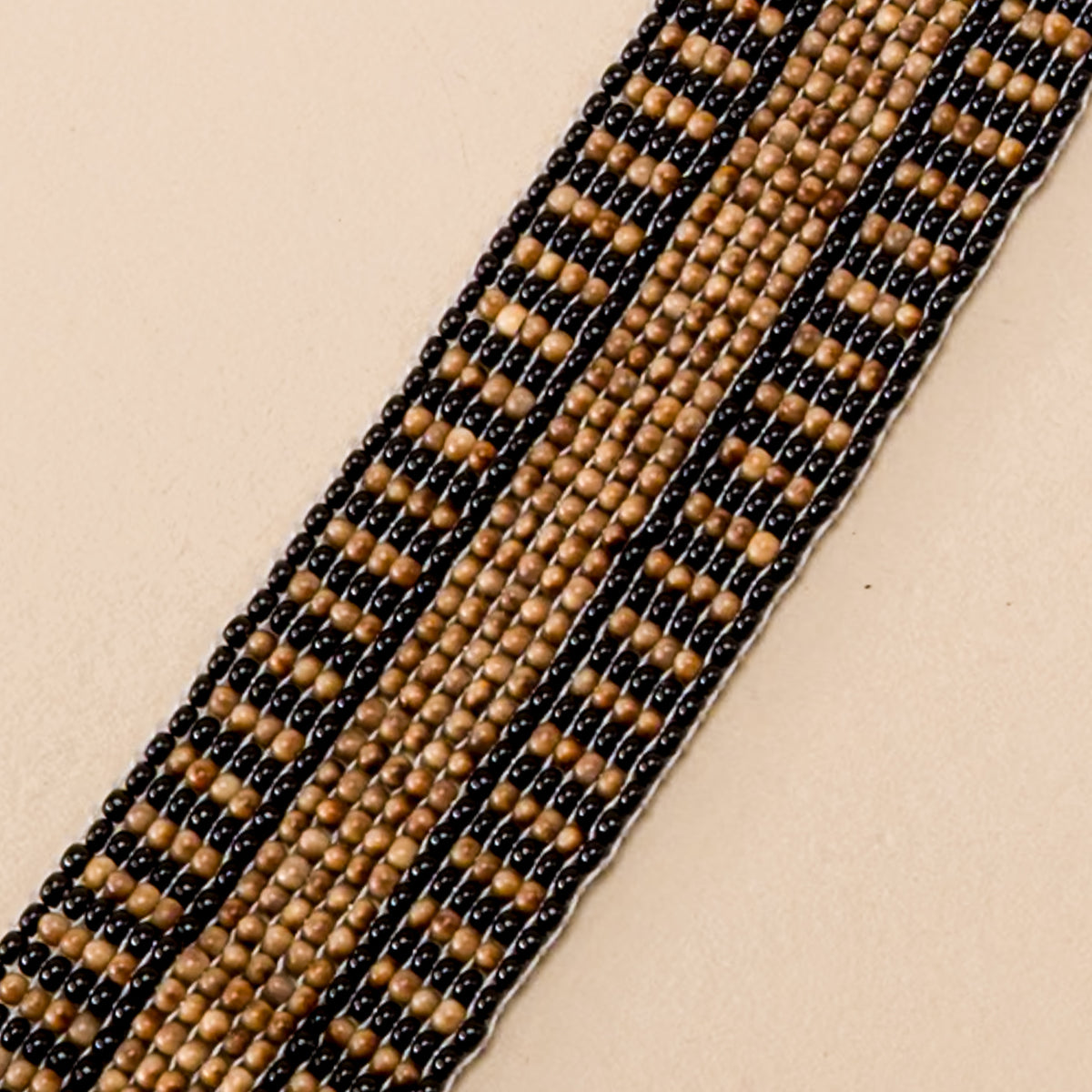 Pulseira de Miçangas e Sementes | Gavião