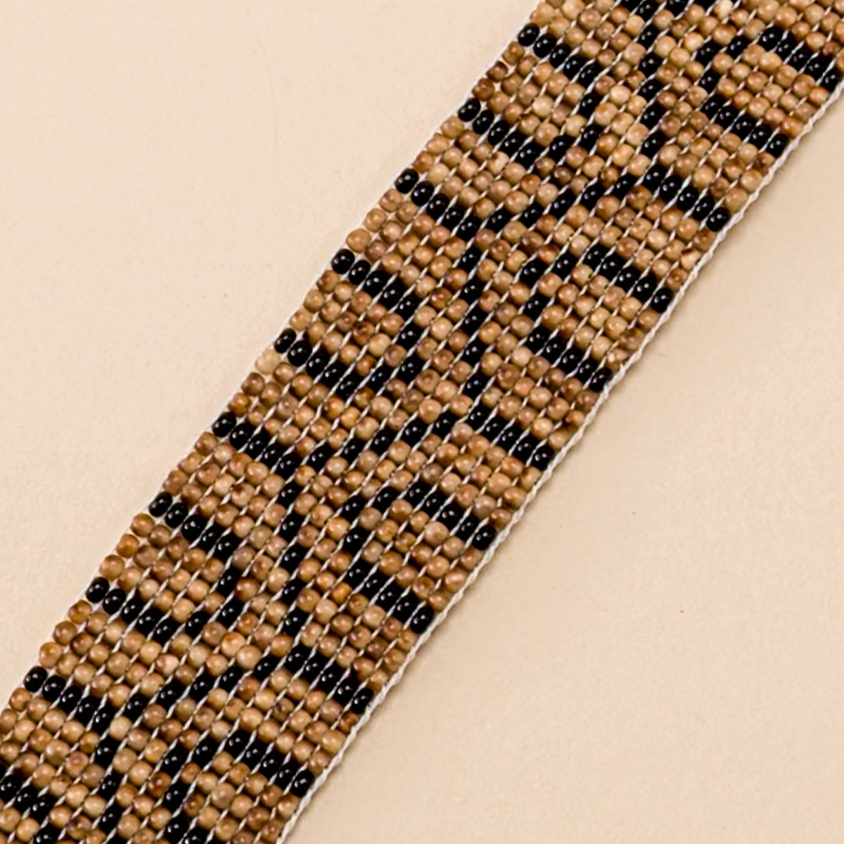Pulseira de Miçangas e Sementes | Gavião