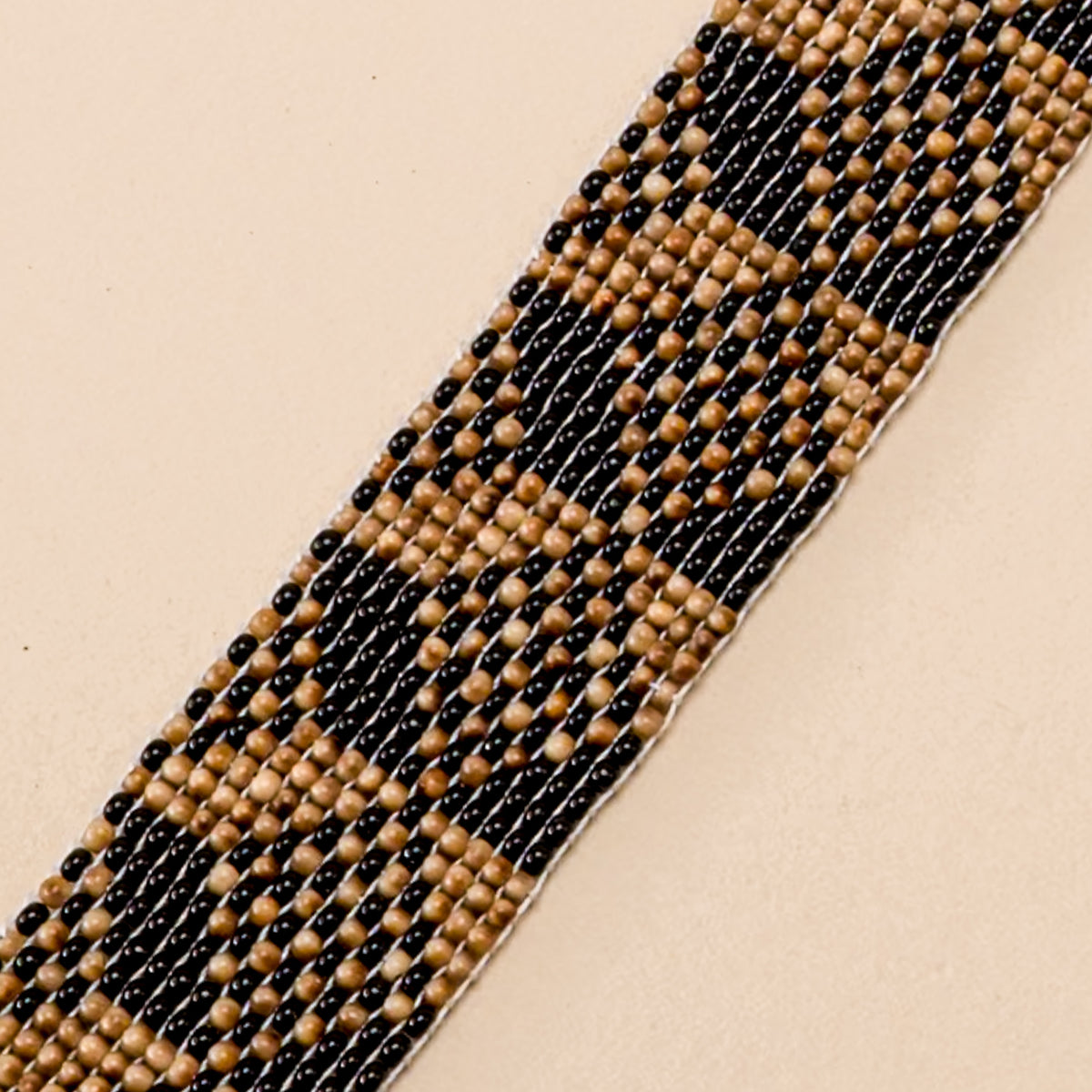 Pulseira de Miçangas e Sementes | Gavião