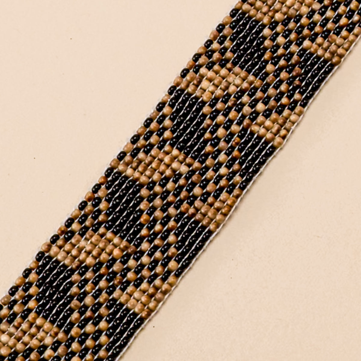 Pulseira de Miçangas e Sementes | Gavião