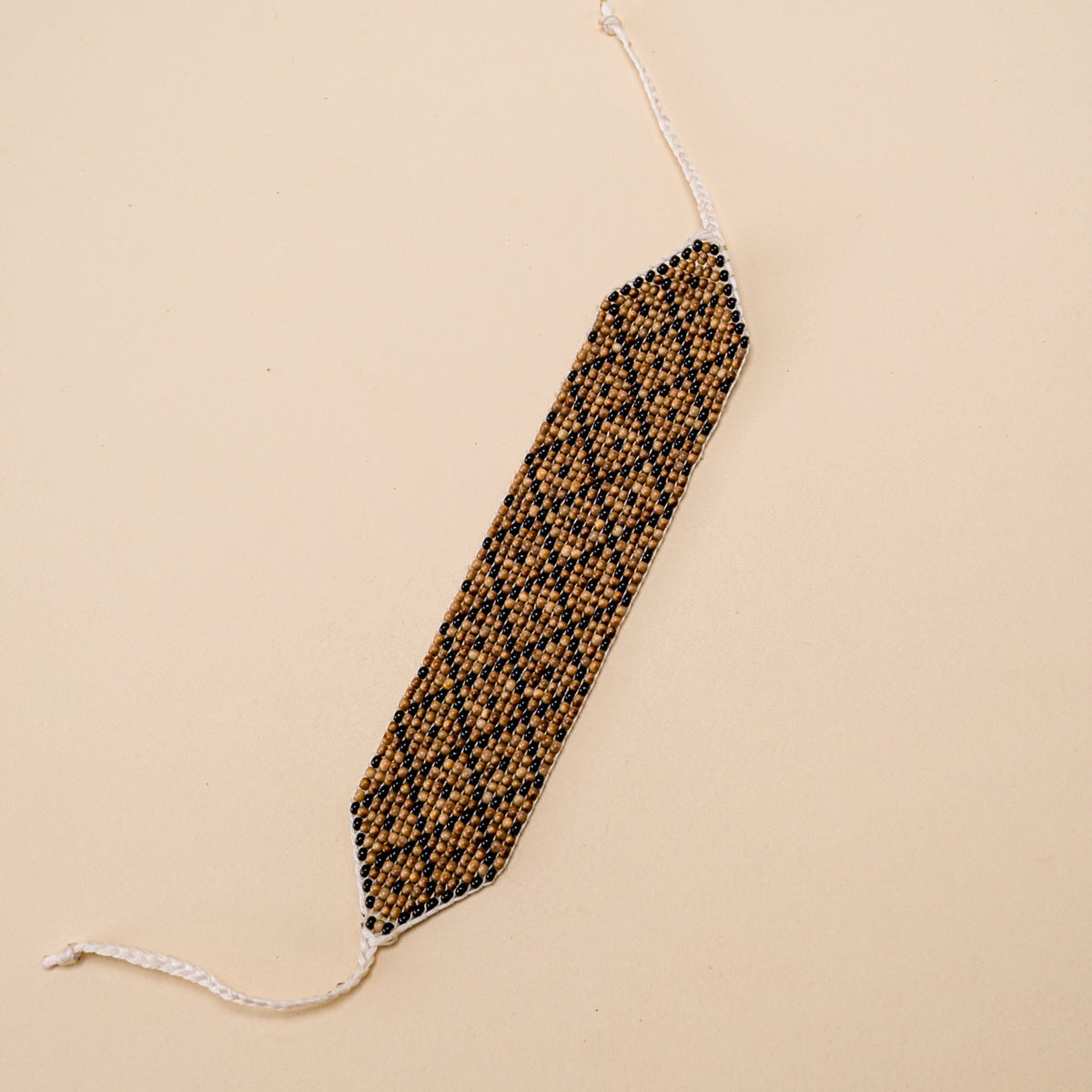 Pulseira de Miçangas e Sementes | Gavião