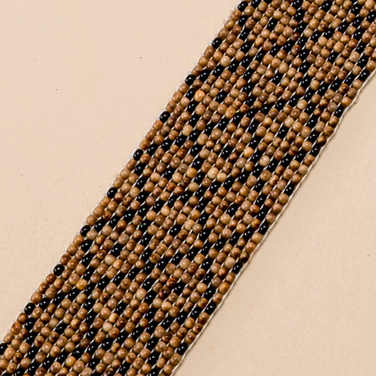 Pulseira de Miçangas e Sementes | Gavião