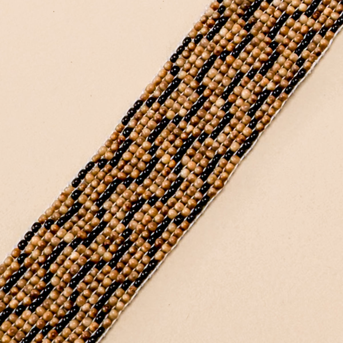 Pulseira de Miçangas e Sementes | Gavião
