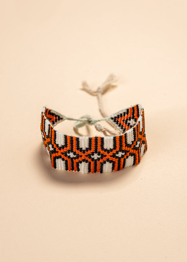 As pulseiras indígenas de miçangas ou sementes, possuem autenticidade e tradição para quem valoriza a cultura e a arte indígena. Conheça as artes feitas à mão e descubra a beleza do artesanato ancestral. Adquira a sua agora, garanta 6% de desconto no PIX
