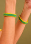 Pulseira de miçangas verde e amarela feita pelo povo Waurá, artesanato indígena brasileiro

