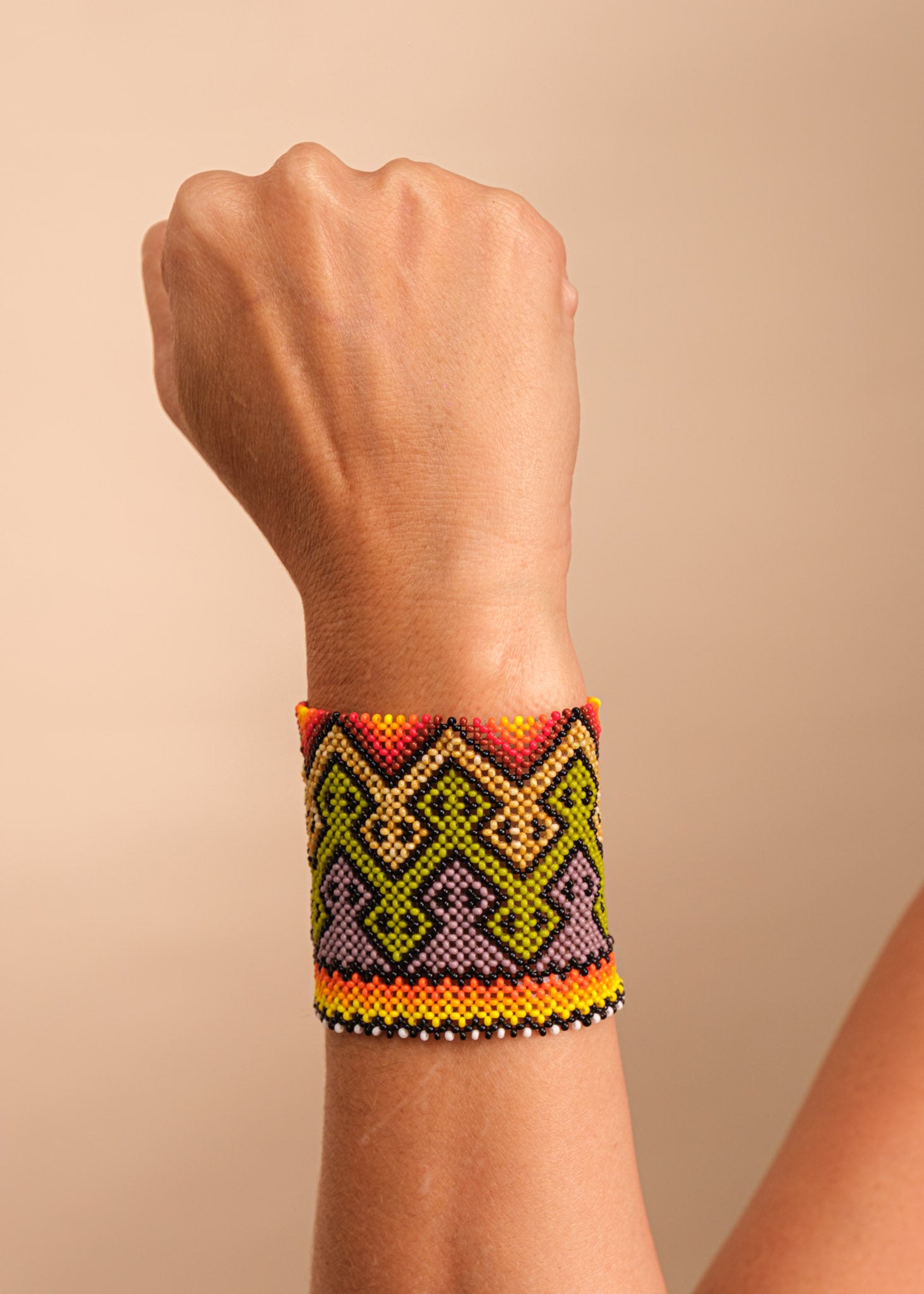 Pulseira Waurá - Joia Indígena | Tucum Brasil Imagem secundária do produto