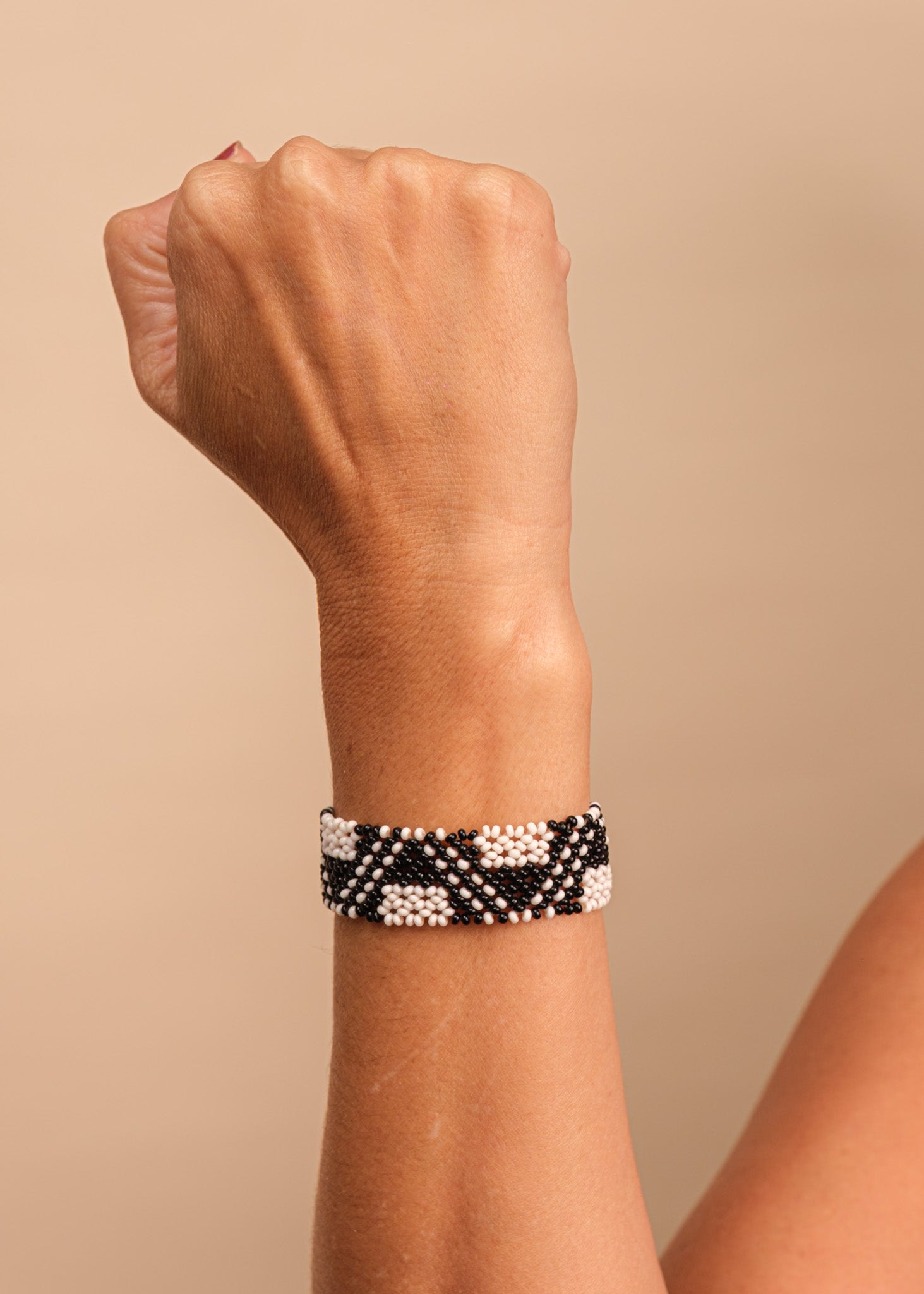 Kit dupla pulseiras Waurá - Joia Indígena | Tucum Brasil Imagem secundária do produto