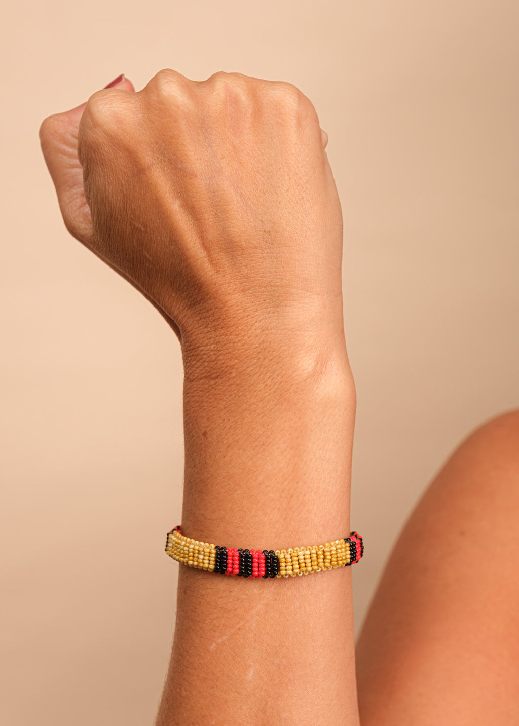 Pulseira coral Waurá - Joia Indígena | Tucum Brasil