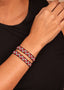 Pulseira de miçangas branca e vermelha feita pelo povo Waurá, artesanato indígena brasileiro