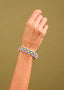 Pulseira de miçangas azul e amarelo feita pelo povo Waurá, artesanato indígena brasileiro