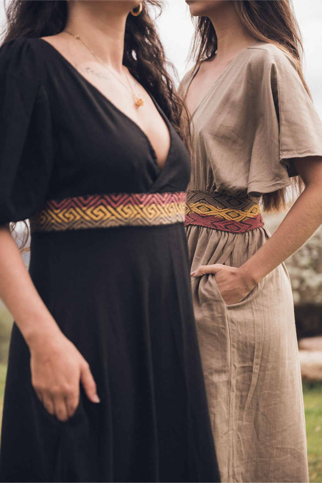 Vestido bordado preto feito pelo povo Huni Kuin, artesanato indígena brasileiro