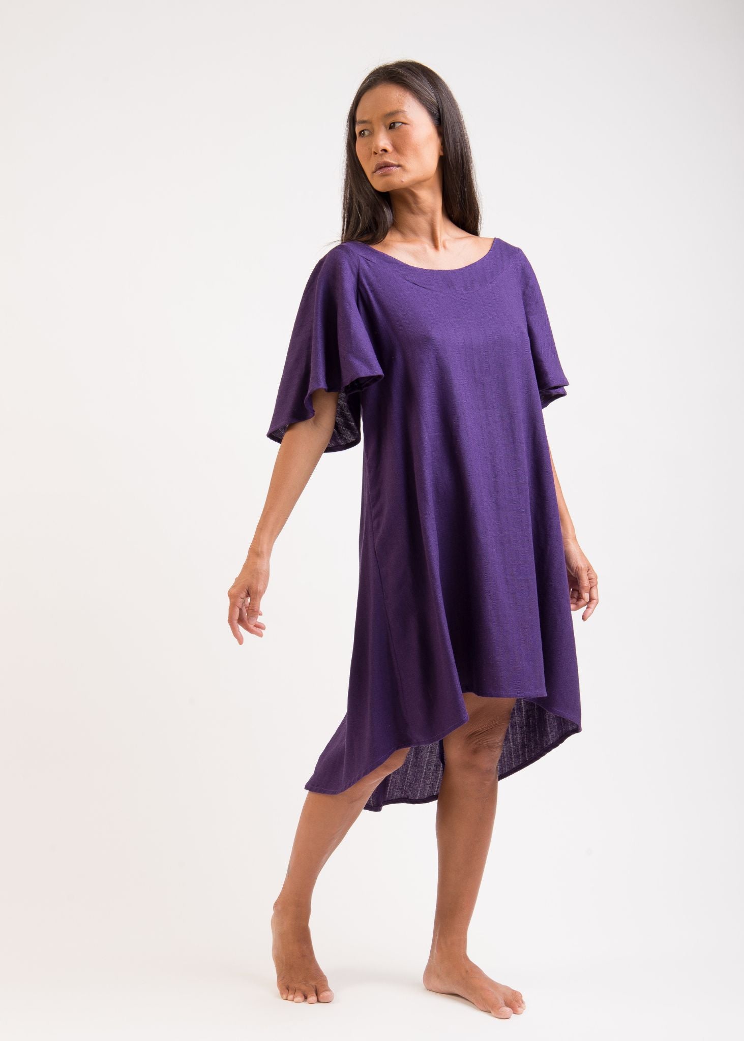 Vestido bordado roxo feito pelo povo Huni Kuin, artesanato indígena brasileiro Imagem principal do produto
