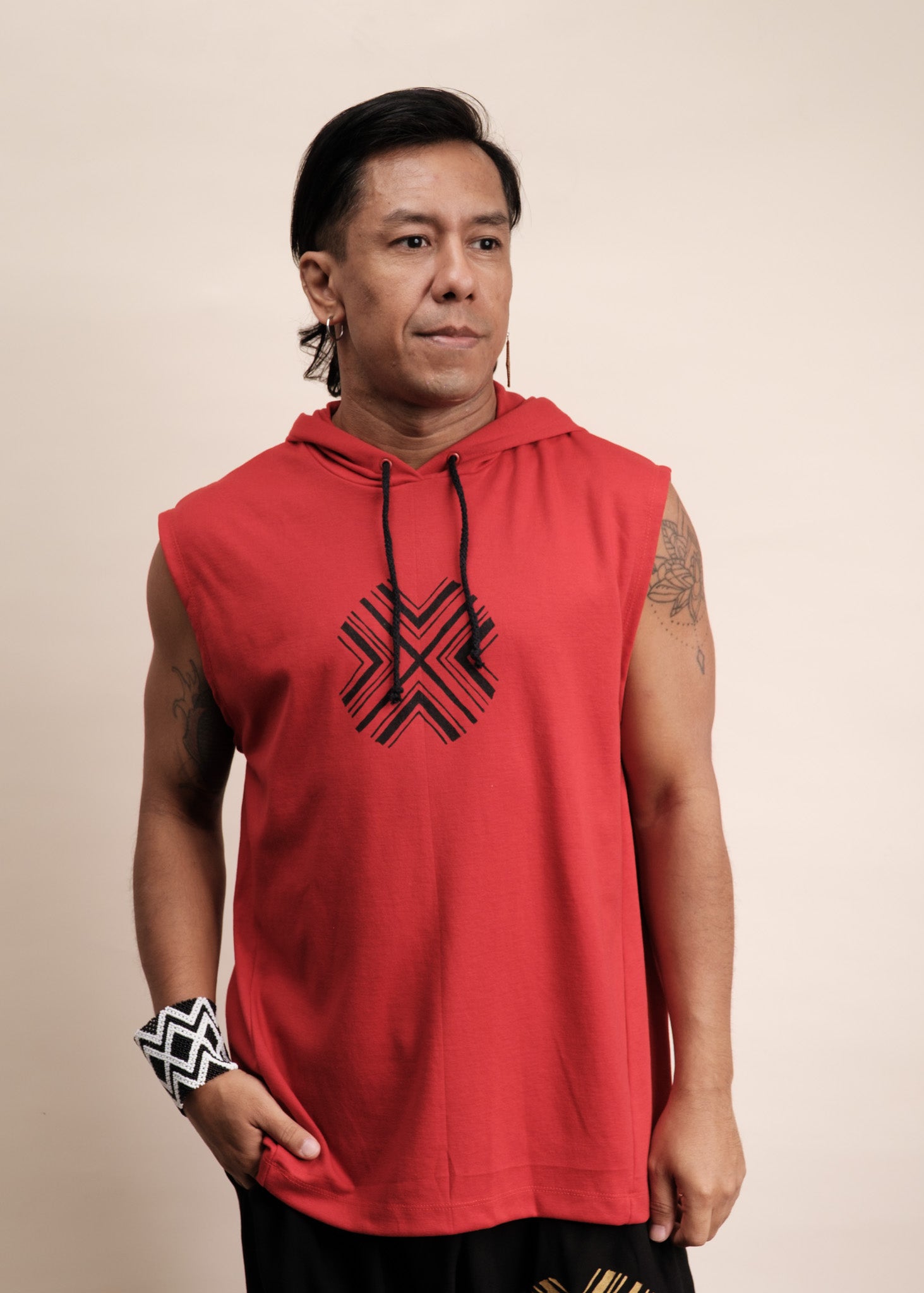 Camiseta com capuz - União dos povos | WAN WAN Imagem principal do produto